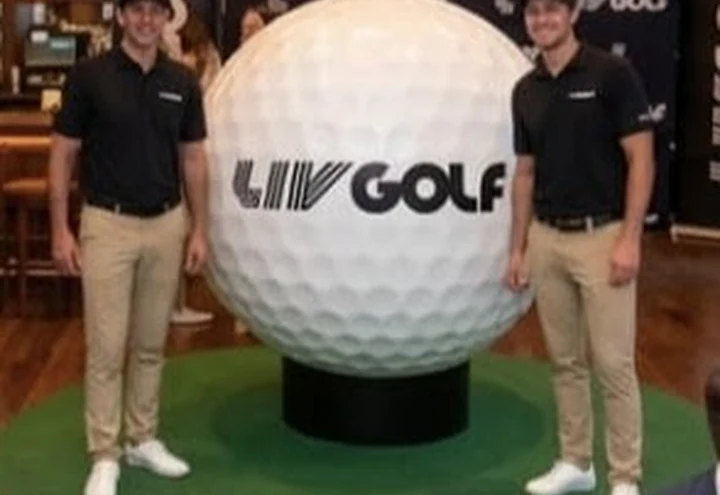 Activación de marca de golf con réplica de bola gigante